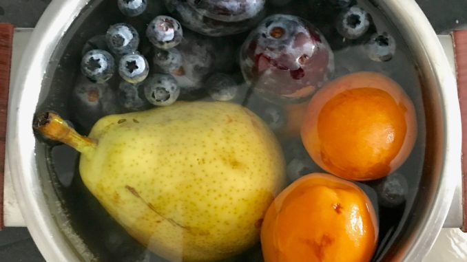 ocet jabłkowy i soda usunie pestycydy z owoców